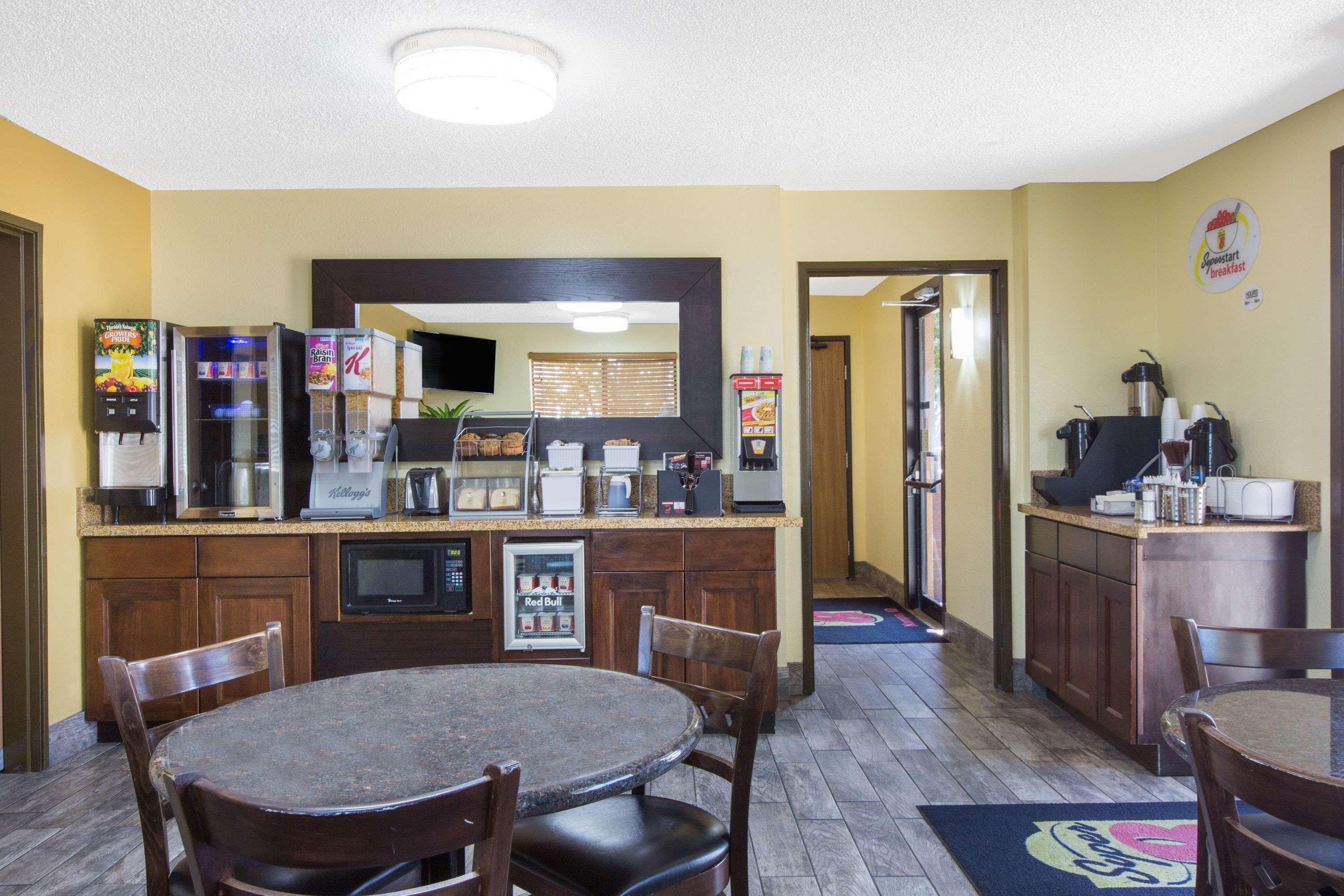 Super 8 By Wyndham Nampa Hotel Exterior photo