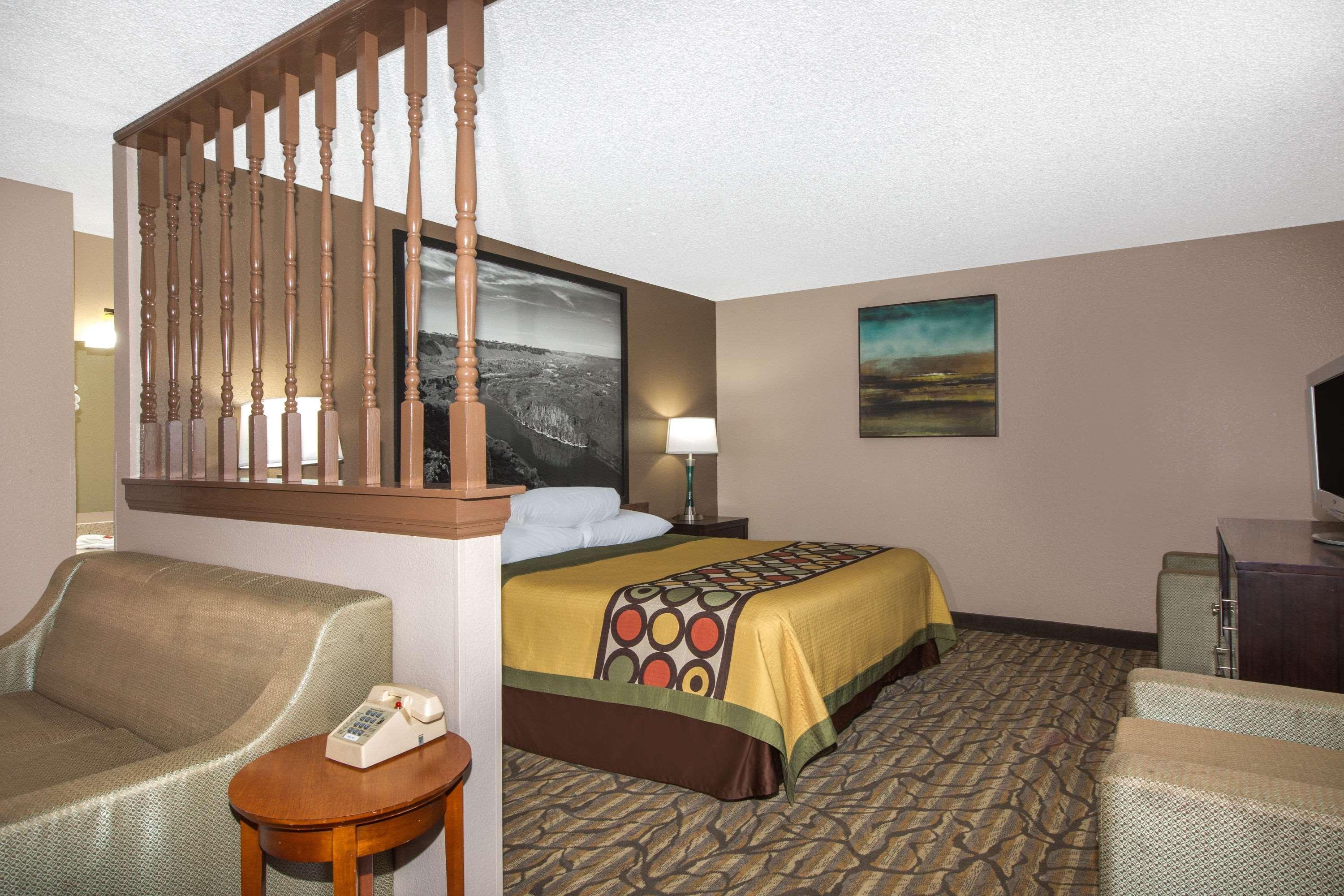 Super 8 By Wyndham Nampa Hotel Exterior photo
