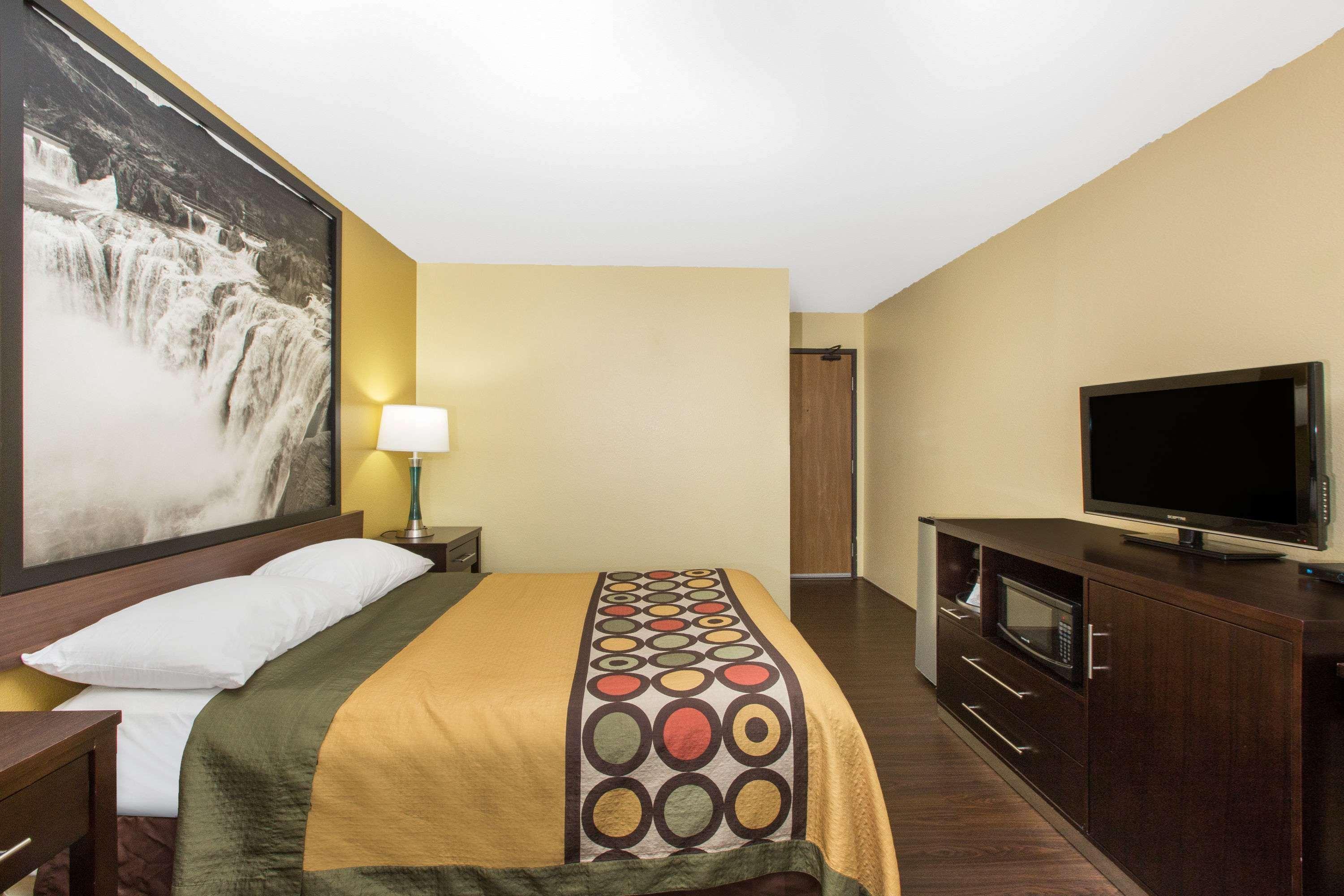 Super 8 By Wyndham Nampa Hotel Exterior photo
