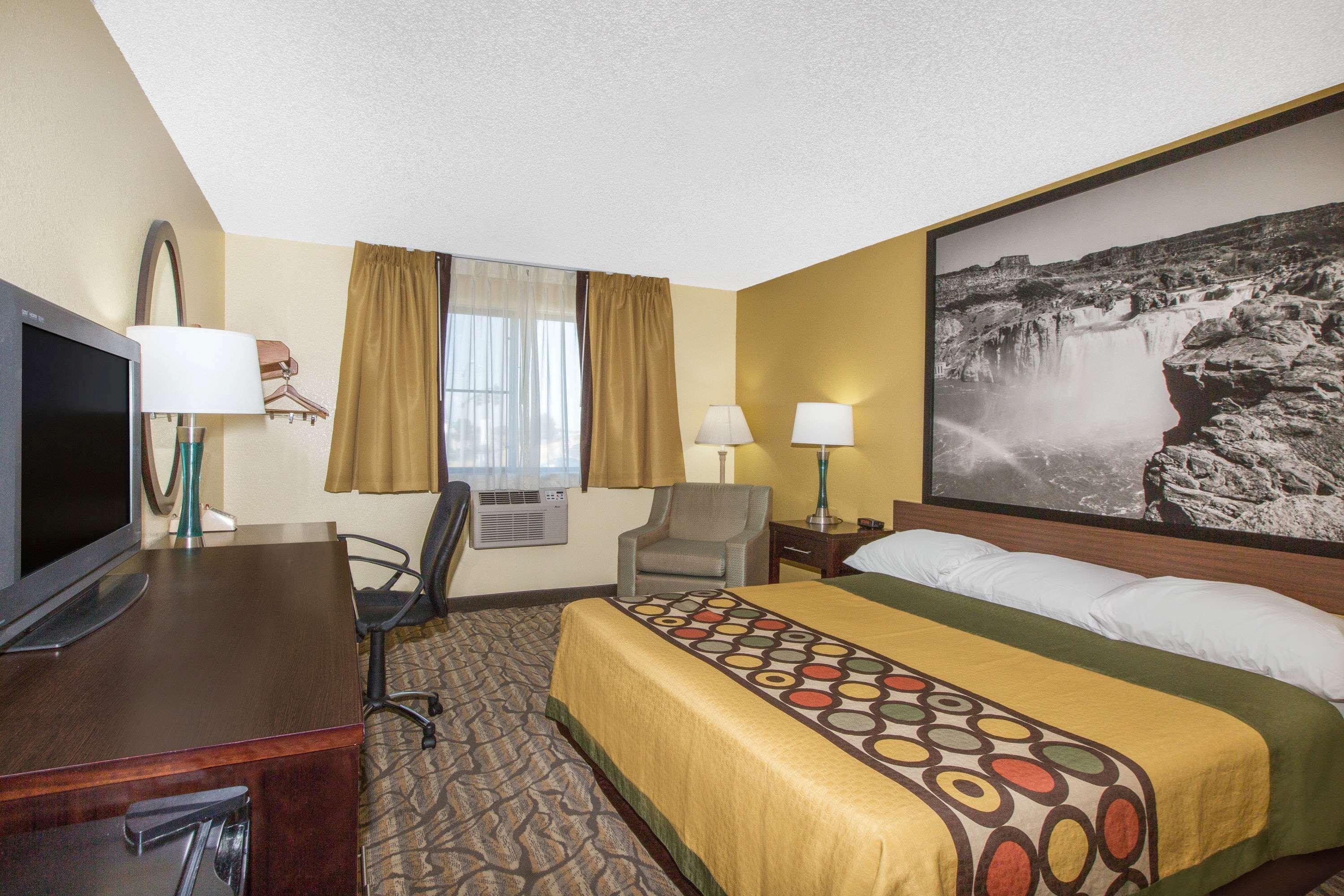 Super 8 By Wyndham Nampa Hotel Exterior photo