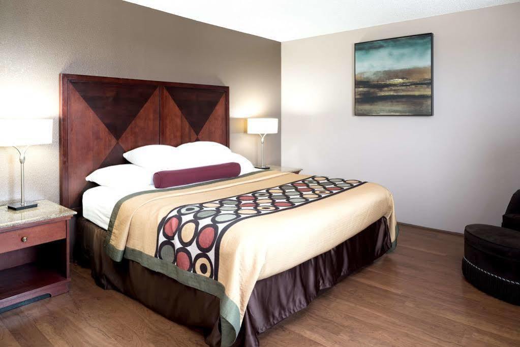 Super 8 By Wyndham Nampa Hotel Exterior photo