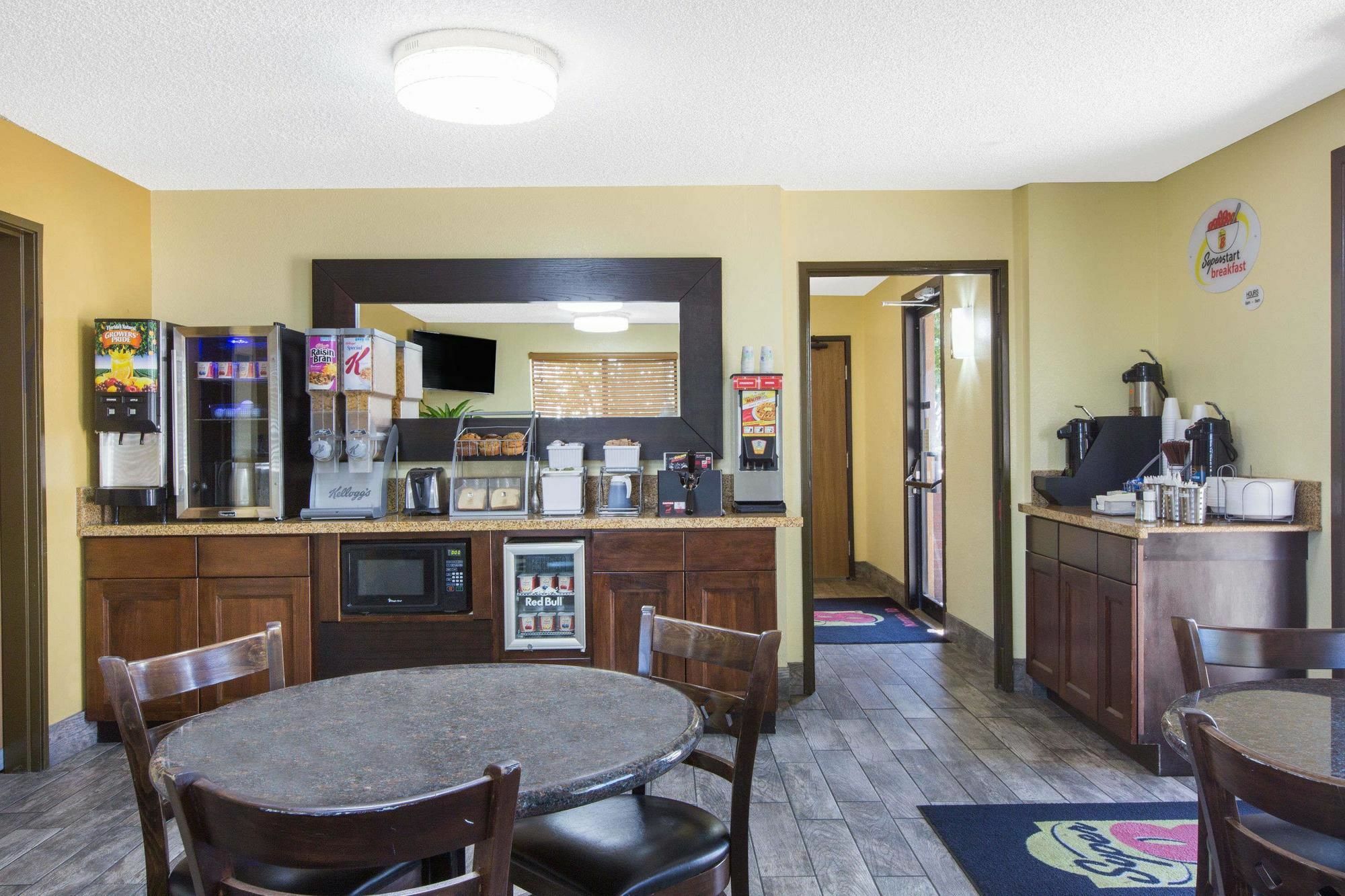 Super 8 By Wyndham Nampa Hotel Exterior photo