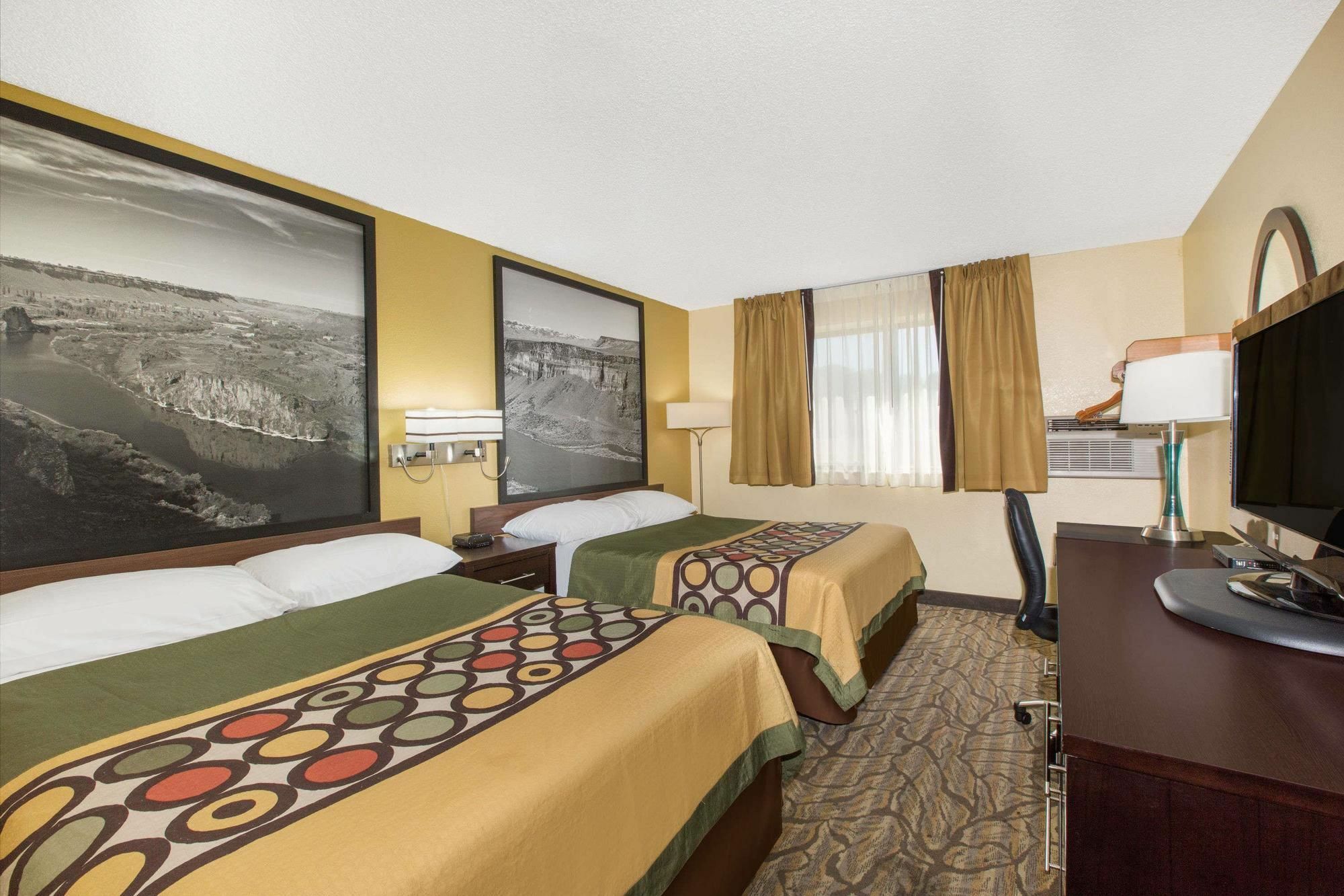 Super 8 By Wyndham Nampa Hotel Exterior photo